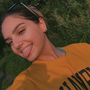 Meet your Posher, Rebecca